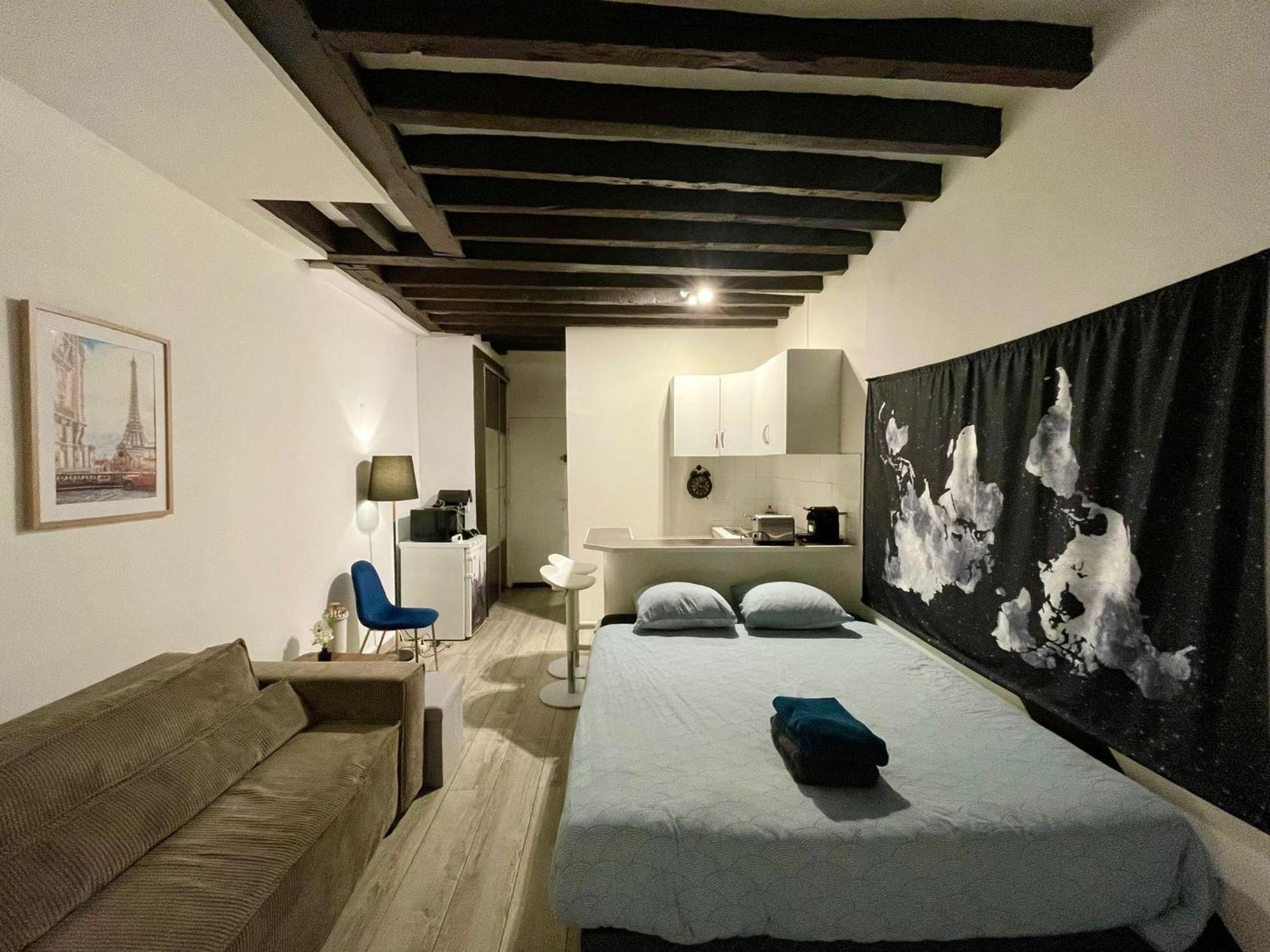 Studio Champs Elysees Ponthieu Parigi